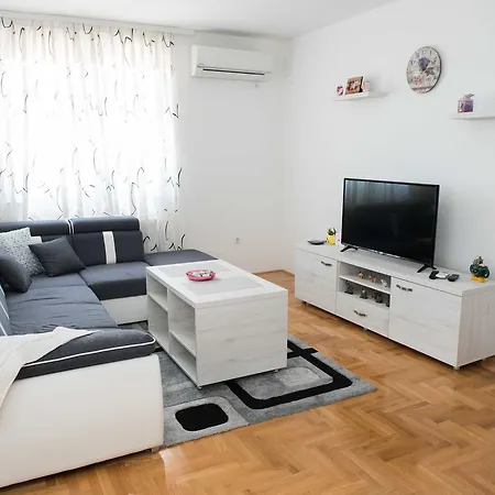 Gray Daire Lukavica